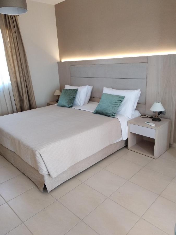 גנאדי Rita Mare Seafront Villas Heated Pools מראה חיצוני תמונה