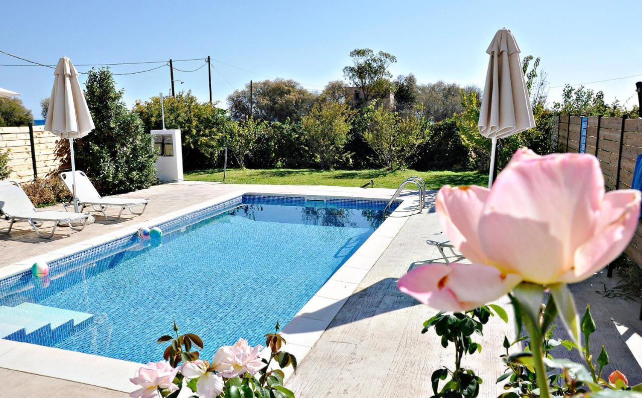 גנאדי Rita Mare Seafront Villas Heated Pools מראה חיצוני תמונה